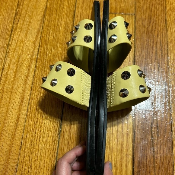 Marc Fisher Yellow Bolive Slippers size 6.5 Edgy, Grunge, Metal, Rebel - Picture 8 of 10